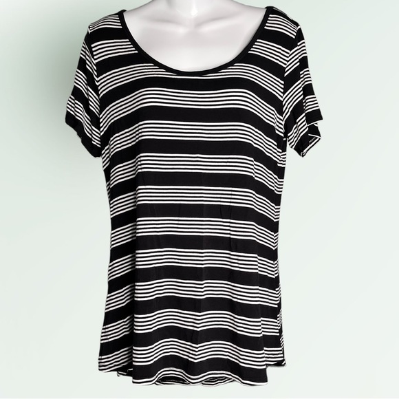 LuLaRoe Scoop Neck Tee - Picture 1 of 3